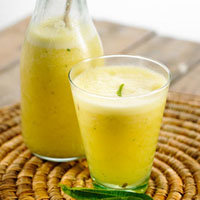 Refresco de piña, jengibre y hierbaluisa