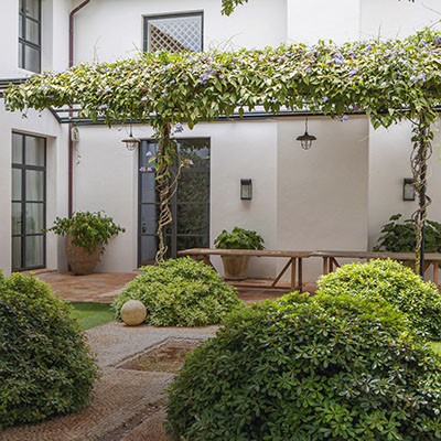 En una pérgola