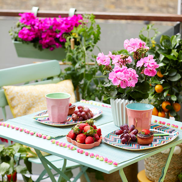 Desayuno entre flores