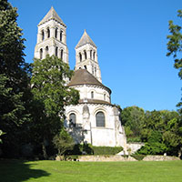 Junto a una iglesia abacial del siglo XI